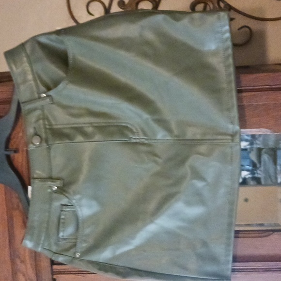 Bnwt Skirt - Picture 1 of 4
